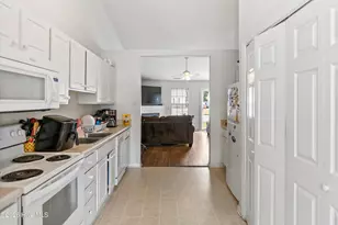 1109 Masters Ln, Greenville, NC 27834 - Photo 9