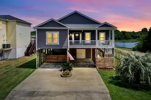 1308 E Yacht Dr, Oak Island, NC 28461 - Photo 1