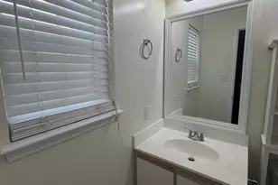 300 Pinegrove Ct, Jacksonville, NC 28546 - Photo 7