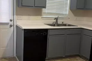 300 Pinegrove Ct, Jacksonville, NC 28546 - Photo 9