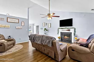 207 Somerset Dr, Raeford, NC 28376 - Photo 9