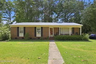 1001 E Scotsdale Rd, Laurinburg, NC 28352 - Photo 1