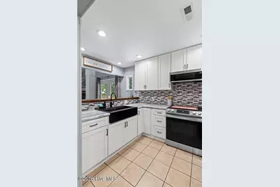 200 W Saltwood Place, Jacksonville, NC 28540 - Photo 13