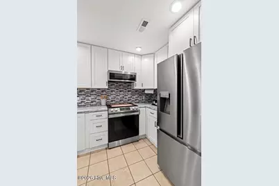 200 W Saltwood Place, Jacksonville, NC 28540 - Photo 11