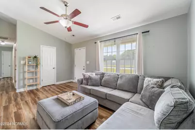 120 Woodbury Farm Drive, Jacksonville, NC 28540 - Photo 5