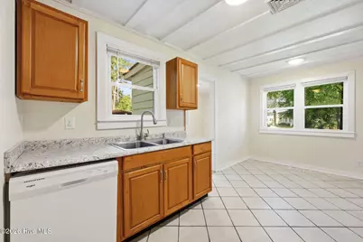 1101 Meadows Street, New Bern, NC 28560 - Photo 13