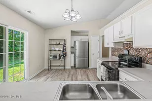 109 Ellen Ct, Jacksonville, NC 28540 - Photo 9