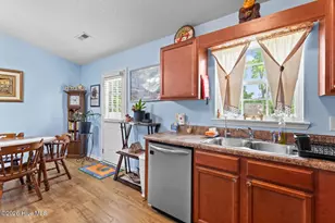 110 Pear Tree Ln, Richlands, NC 28574 - Photo 11