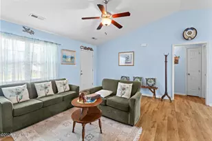 110 Pear Tree Ln, Richlands, NC 28574 - Photo 5