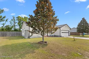 110 Pear Tree Ln, Richlands, NC 28574 - Photo 3