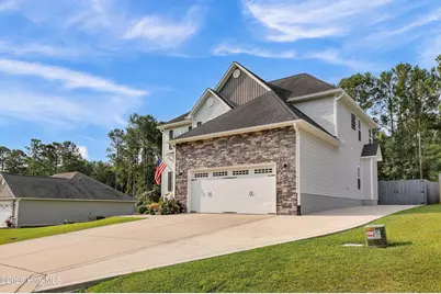 379 W Huckleberry Way, Rocky Point, NC 28457 - Photo 3