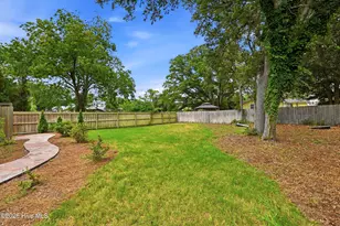 609 Clarendon Ave, Southport, NC 28461 - Photo 37