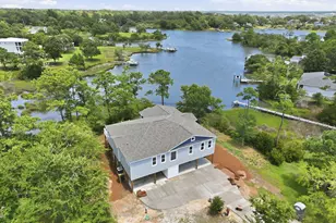204 Ashley Pl, Swansboro, NC 28584 - Photo 9