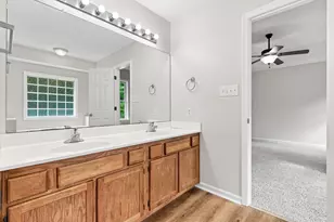 812 Commons Dr N, Jacksonville, NC 28546 - Photo 9