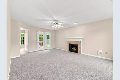 812 Commons Drive N, Jacksonville, NC 28546 - Photo 3