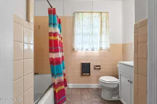 402 5th St, Bladenboro, NC 28320 - Photo 21