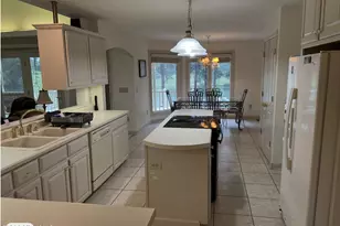909 Lakeview Dr, Clinton, NC 28328 - Photo 5