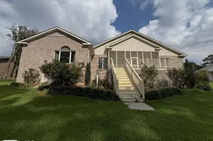 909 Lakeview Dr, Clinton, NC 28328 - Photo 3