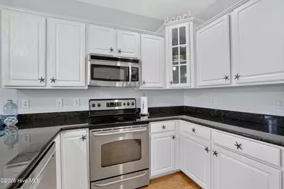 302 Vesta Court, Surf City, NC 28445 - Photo 9