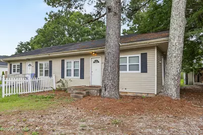 207 W Bridgers Street, Burgaw, NC 28425 - Photo 1