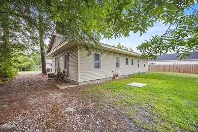 207 W Bridgers Street, Burgaw, NC 28425 - Photo 17