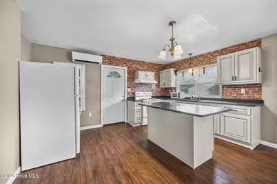 207 W Bridgers Street, Burgaw, NC 28425 - Photo 13