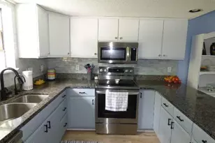 10082 Windward Dr, New Bern, NC 28560 - Photo 3