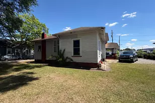 209 N Pollock St, Selma, NC 27576 - Photo 3