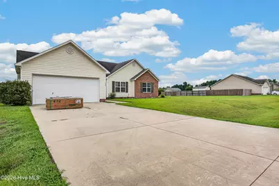 108 Farmington Drive, Richlands, NC 28574 - Photo 7