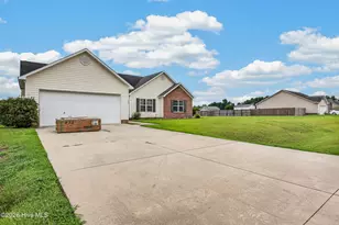 108 Farmington Dr, Richlands, NC 28574 - Photo 7