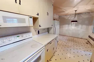 808 W South St, Ahoskie, NC 27910 - Photo 11