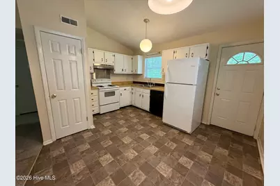 107 Twinwood Court, Jacksonville, NC 28546 - Photo 3