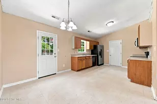 114 Pear Tree Ln, Richlands, NC 28574 - Photo 5