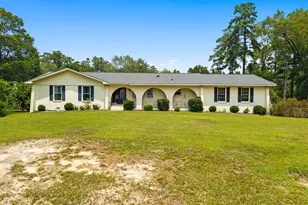 423 S Edgewood Cir, Whiteville, NC 28472 - Photo 1