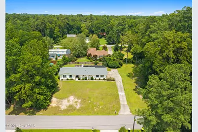 423 S Edgewood Circle, Whiteville, NC 28472 - Photo 3