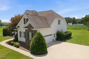 1296 Windbrooke Dr, Grimesland, NC 27837 - Photo 3