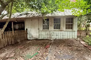 318 W Church St, Williamston, NC 27892 - Photo 9