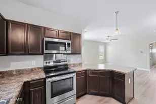 207 Shallowbag Bay Ln, Jacksonville, NC 28546 - Photo 11