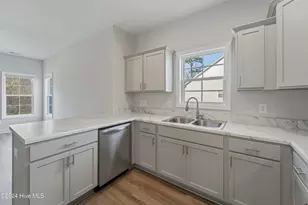 125 Pembury Way, Richlands, NC 28574 - Photo 5