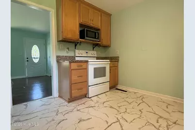 18 White Oak Street, Jacksonville, NC 28540 - Photo 9