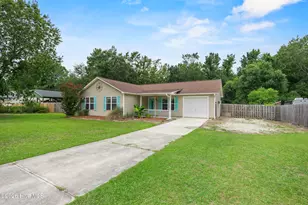 111 Marcil Ln, Hampstead, NC 28443 - Photo 5