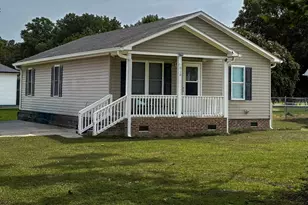 810 W Grubb St, Hertford, NC 27944 - Photo 1