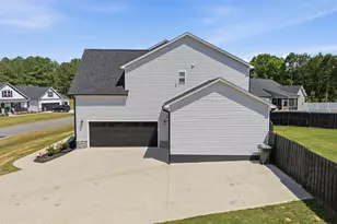 69 Red Rocks Cir, Benson, NC 27504 - Photo 3