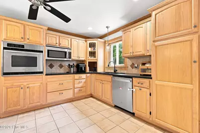 409 Oxford Road, Greenville, NC 27858 - Photo 15