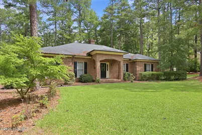 335 W Hedgelawn Way, Southern Pines, NC 28387 - Photo 3