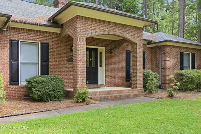 335 W Hedgelawn Way, Southern Pines, NC 28387 - Photo 5