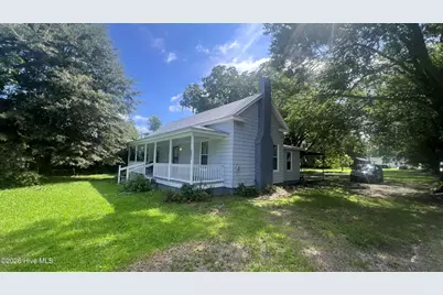201 N White Street, Whitakers, NC 27891 - Photo 5