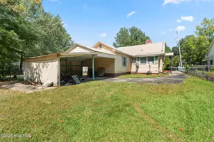 605 E Covington St, Laurinburg, NC 28352 - Photo 7