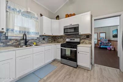 307 W Canary Street, Dunn, NC 28334 - Photo 17