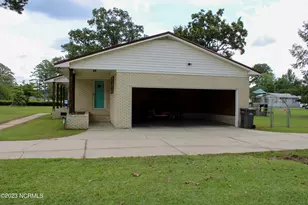 221 E Bladen St, Bladenboro, NC 28320 - Photo 5
